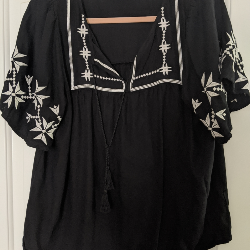Old Navy Black shirt